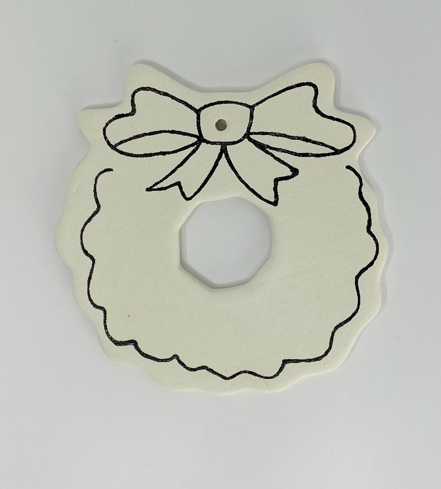 DETAILED CHRISTMAS WREATH ORNAMENT