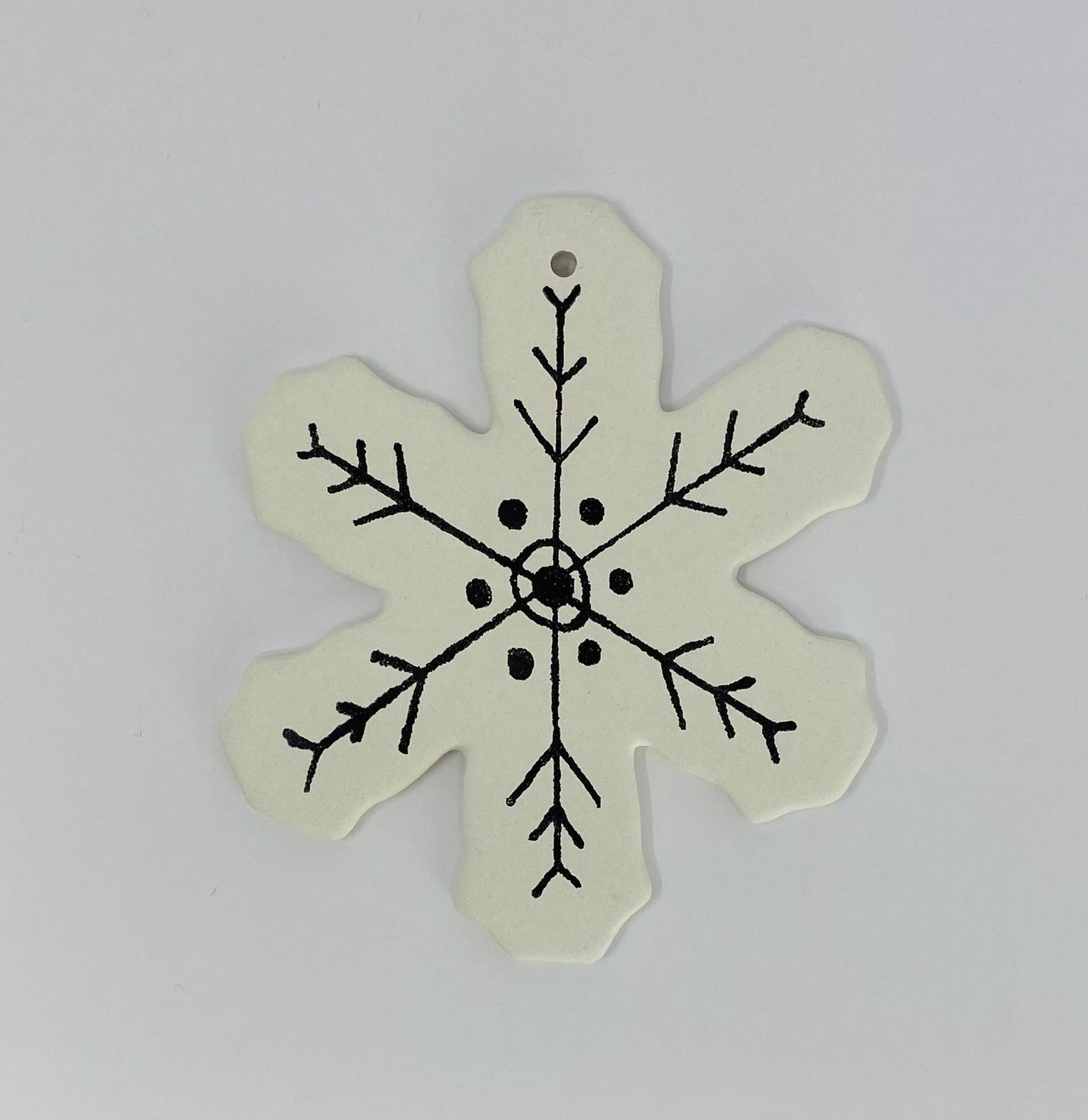 DETAILED CHRISTMAS SNOWFLAKE ORNAMENT