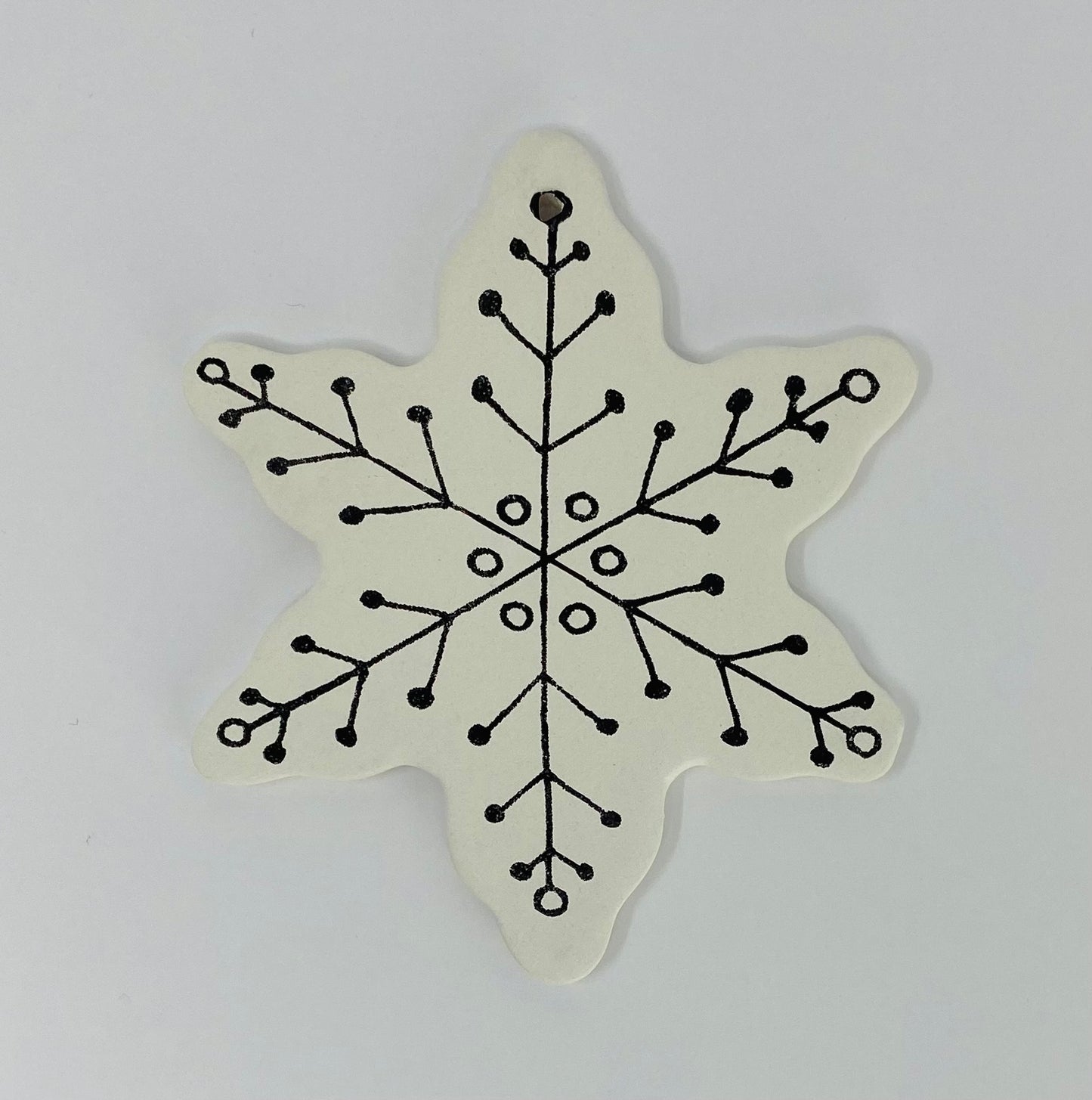 DETAILED CLASSIC SNOWFLAKE ORNAMENT